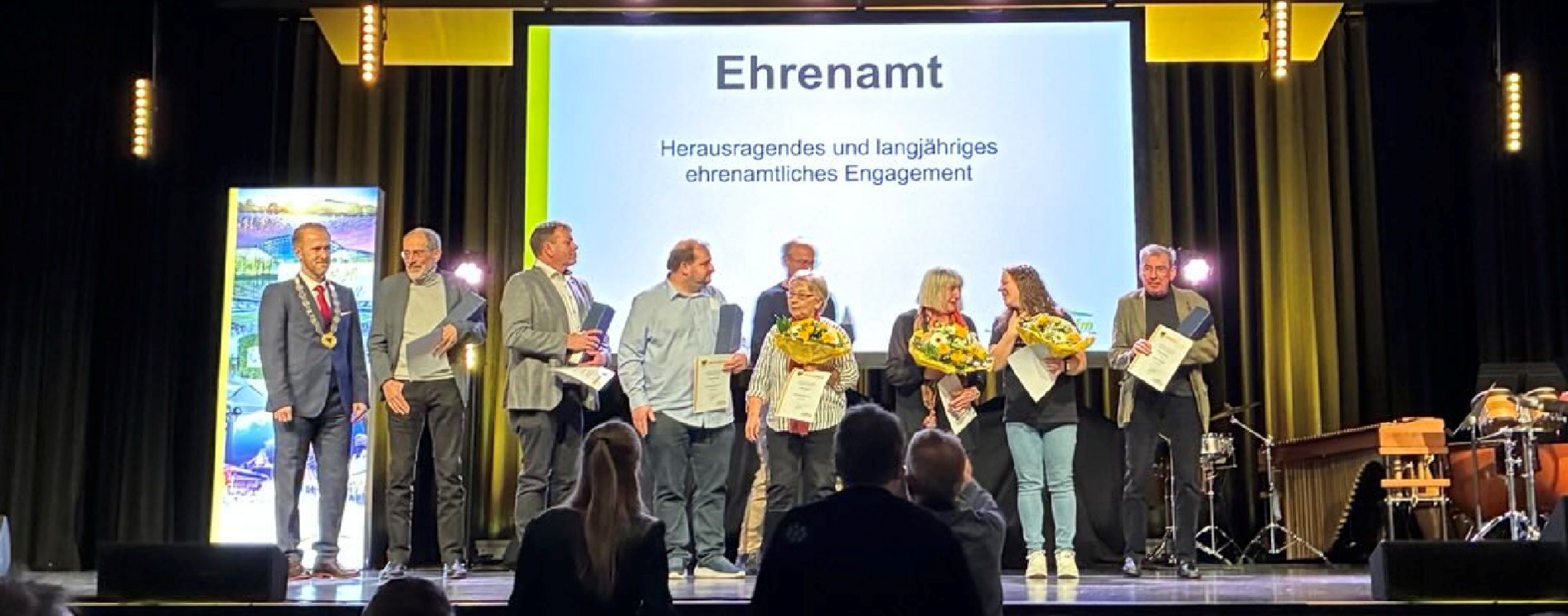 Oberbürgermeister Marco Siesing, 1.v.l. / Thomas Neudel 2.v.l.