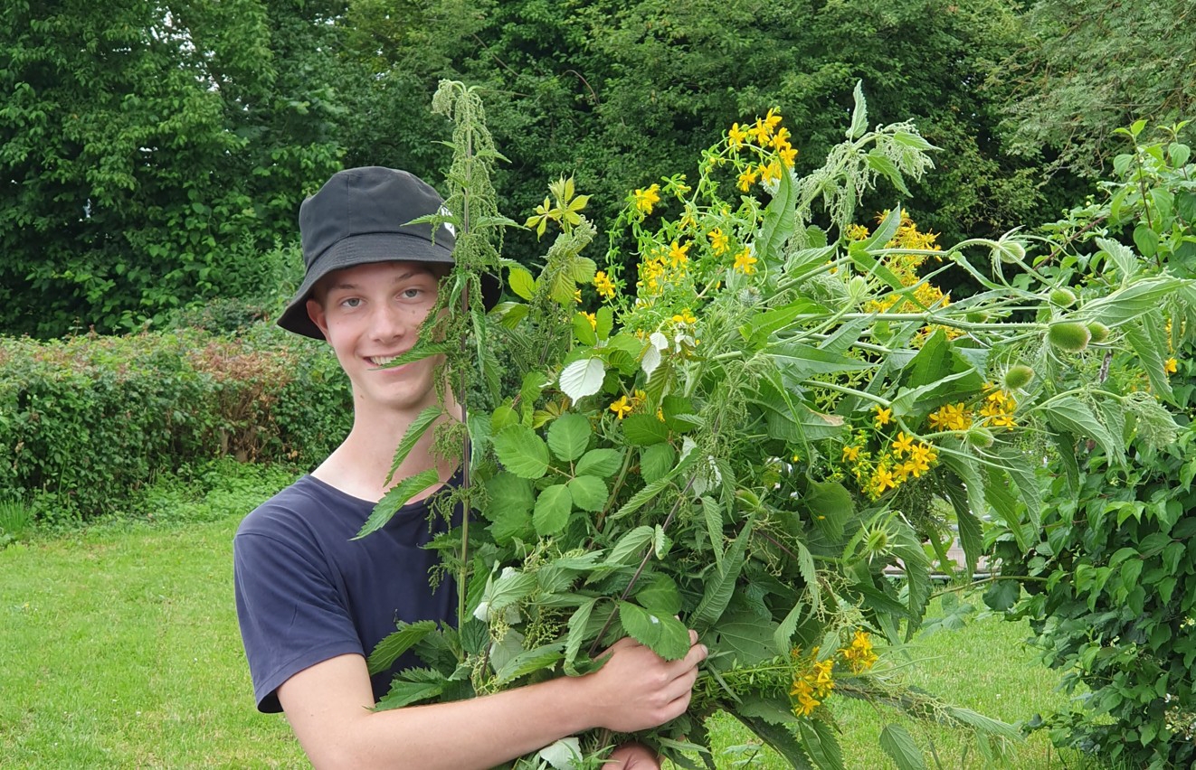 Janne Radler mit dem „Blumenstrauß“ zu seinem ersten Alleinflug